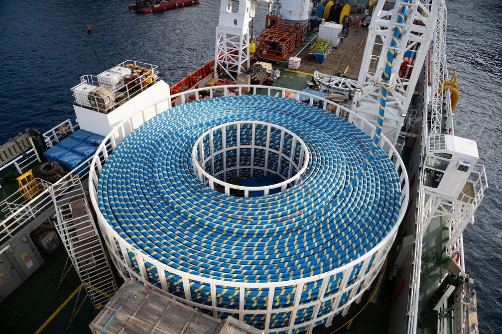 Terna nave posa cavo sottomarino